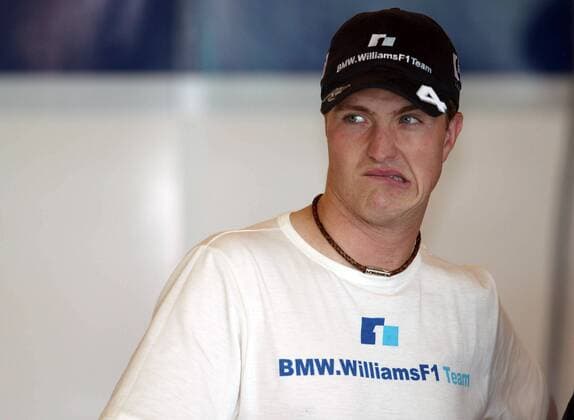 Ralf Schumacher (Deutschland BMW-Williams) nachdenklich Motorsport Grand Prix Herren Großer Preis von Großbritannien 2003, Formel 1 Weltmeisterschaft, F1, F, GP, WM, Qualifying Einzelbild Silverstone Enttäuschung, Skepsis, Nachdenklichkeit,