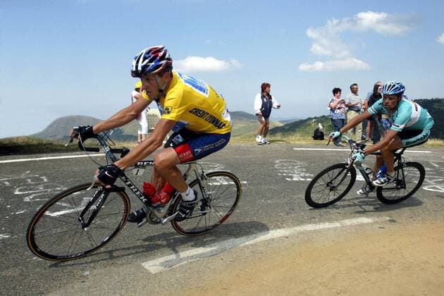 Lance Armstrong (li., USA US Postal Service) im gelben Trikot vor Jan Ullrich (Deutschland Bianchi) Radsport Herren Tour de France 2003, Rad, Straße, Straßenradsport, Vdig Gruppe 13. Etappe: Toulouse - Plateau de Bonascre