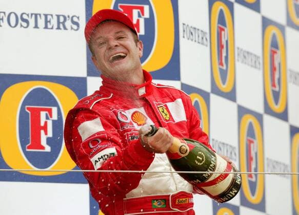 Sieger Rubens Barrichello (Brasilien Ferrari) mit der obligatorischen Champagnerdusche Motorsport Grand Prix Herren Großer Preis von England 2003, Formel 1 Weltmeisterschaft, F1, F, GP, WM, Vdig Einzelbild Silverstone Begeisterung, Freude,