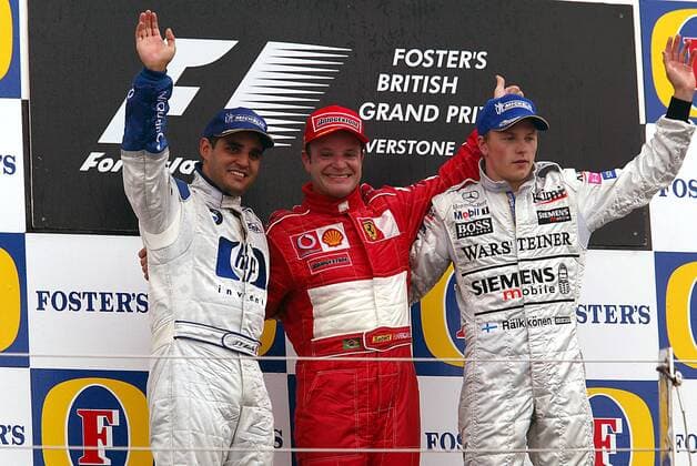 Sieger Rubens Barrichello (Mitte, Brasilien Ferrari) mit dem zweiten Juan Pablo Montoya (li., Kolumbien BMW-Williams) und dem dritten Kimi Räikkönen (Finnland McLaren-Mercedes) Motorsport Grand Prix Herren Großer Preis von England 2003, Formel 1 Weltmeisterschaft, F1, F, GP, WM, Gruppe Silverstone Freude,