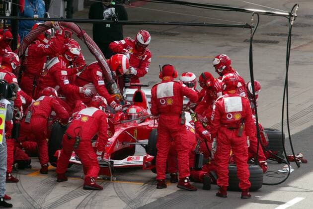 Michael Schumacher (Deutschland Ferrari) - Boxenstopp Motorsport Grand Prix Herren Großer Preis von England 2003, Formel 1 Weltmeisterschaft, F1, F, GP, WM, Vdig Totale Silverstone