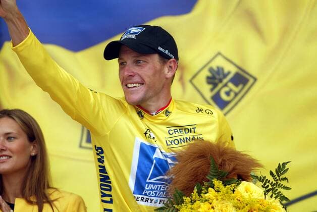 Lance Armstrong (USA US Postal Service) bleibt auch nach der 15. Etappe im gelben Trikot Radsport Herren Tour de France 2003, Straßenradsport, Straße, Rad Einzelbild 15. Etappe: Bagneres de Bigorre - Luz Ardiden Freude, Begeisterung,