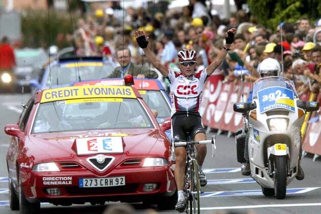 Tyler Hamilton (USA CSC) feiert seinen Etappensieg Radsport Herren Tour de France 2003, Straßenradsport, Straße, Rad, 16. Etappe: Pau - Bayonne; Vdig Gruppe Bayonne Freude, Begeisterung,  