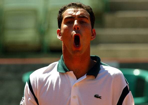 Albert Costa (Spanien) macht sich lautstark bemerkbar Tennis Herren Generali-Open 2003, ATP-Tour, Einzelbild Kitzbühel