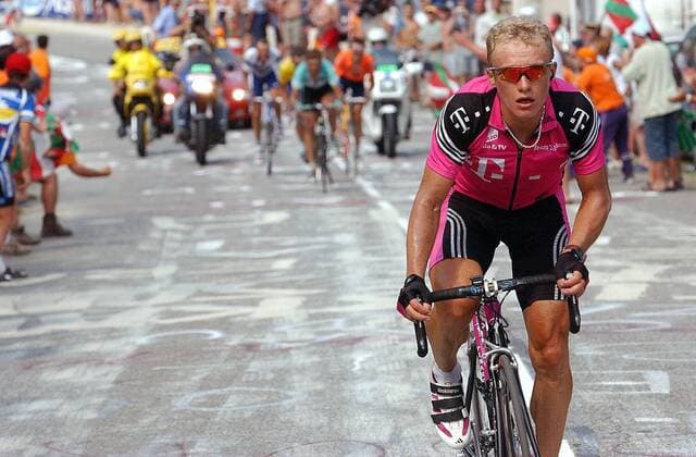 Alexander Winokurow (Kasachstan Team Telekom) - dahinter Ullrich, Armstrong, Zubeldia (re.) und Basso (li.) Radsport Herren Tour de France 2003, Straßenradsport, Straße, Rad, Saisonhighlight Einzelbild 13. Etappe: Toulouse - Plateau de Bonascre