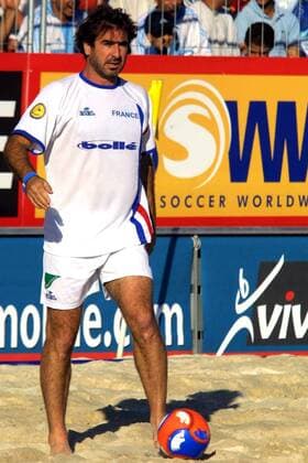 Eric Cantona (Frankreich) am Ball Beachsoccer Herren Beach-Soccer 2003, Beachfußball, Strandfußball, Strand-Fußball Einzelbild  