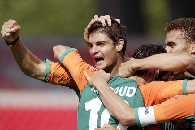 Angelos Charisteas (li.), Micoud (Mitte) und Ismael (alle Bremen) - Torjubel Fußball 1. BL Herren UI-Cup 2003 2004, UIC, UEFA-Intertoto, SV Werder Bremen Gruppe Bremen Freude, Begeisterung,
