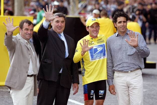 Die großen, 5-maligen Toursieger, v. li.: Bernard Hinault (Frankreich), Eddy Merckx (Belgien), Lance Armstrong (USA US Postal Service) und Miguel Indurain (Spanien) Radsport Herren Tour de France 2003, Straßenradsport, Straße, Rad Gruppe Saisonhighlight 20. Etappe: Ville d Avray - Paris Champs Elysees Freude,