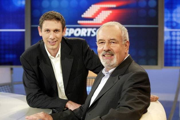 WDR-Sportchef Heribert Faßbender (re.) und Redaktionsleiter Steffen Simon (beide Deutschland) leiten das neue Sportschauteam Fußball 1. BL Herren Sportschau 2003, Vorstellung, Präsentation, Pressetermin, Sendung, Sportsendung, Fernsehsendung Gruppe Sportredaktion Köln