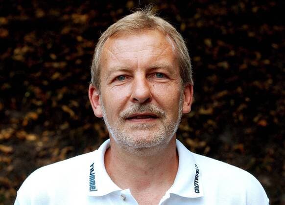 Trainer Rainer Niemeyer (Minden) Handball 1. BL Herren Saison 2003 2004, GWD Minden, Vorstellung, Präsentation, Pressetermin, Porträttermin, Vdig Porträt Minden