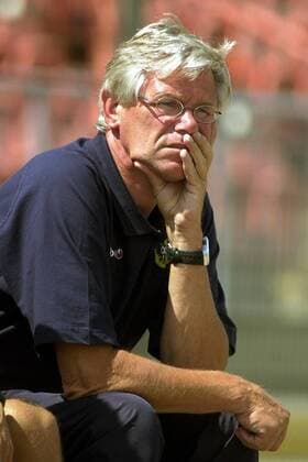 Torwarttrainer Jan Jongbloed (Arnheim) Fußball Herren Chemiepokal 2003 2004, Chemiecup, Chemie- Cup, Saisonvorbereitung, Test, Testspiel, Vitesse Arnhem Einzelbild Halle