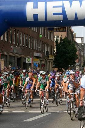 Start der HEW Cyclassics 2003 Radsport Herren HEW Cyclassics 2003, Straßenradsport, Straße, Rad Totale Hamburg
