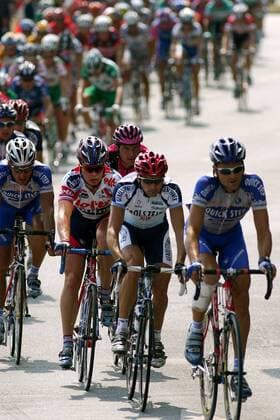 Die Spitze des Fahrerfeldes der HEW Cyclassics 2003 Radsport Herren HEW Cyclassics 2003, Straßenradsport, Straße, Rad Totale Hamburg