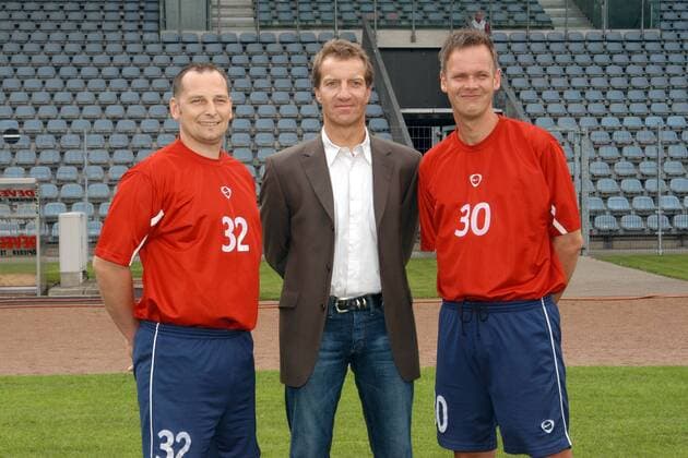 Fußball, Trainerhistorie, Wuppertaler SV Trainer und Sportdirektor Georg Kreß (re.), Manager Thomas Richter (Mitte) und Co-Trainer Christian Broos (alle Wuppertaler SV) Fußball Herren Regionalliga Nord 2003 2004, WSV, Vorstellung, Präsentation, Pressetermin Gruppe Wuppertal