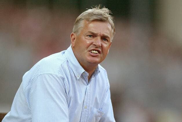 Trainer Hannes Bongartz (Wattenscheid) skeptisch Fußball Herren Regionalliga Nord 2003 2004, 3. Liga, SG Wattenscheid 09, Vdig Einzelbild Wattenscheid Skepsis,