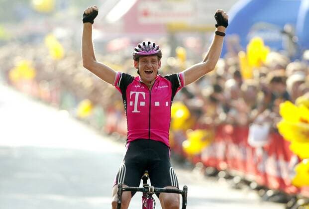 Rolf Aldag (Deutschland Team Telekom) gewinnt den Sparkassengiro 2003 in Bochum Radsport Herren 6. Internationaler SparkassenGiro 2003, Straße, Rad, Straßenradsport Einzelbild Bochum Freude, Begeisterung