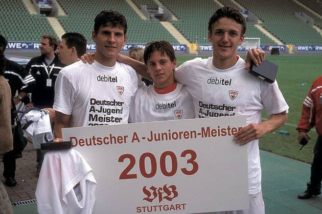 Mario Gomez, Gerrit Müller und Christian Gentner vom deutschen A Junioren Meister 2003 VfB Stuttgart Fußball LM Herren Finale um die Deutsche A Junioren Meisterschaft 2003, Leverkusen - VfB Stuttgart 2:5, Endspiel Gruppe Leverkusen