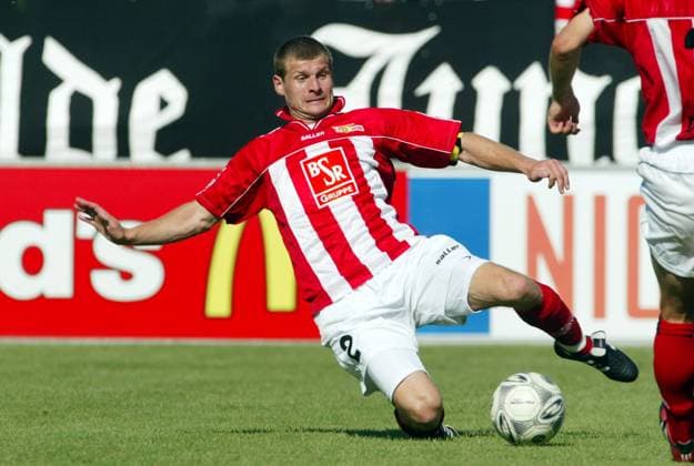 Steffen Baumgart (Union) am Ball Fußball 2. BL Herren Saison 2003 2004, 1. FC Union Berlin Einzelbild Berlin Dynamik,