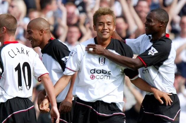 Junichi Inamoto (Mitte) und Martin Djetou (re., beide Fulham) - Torjubel Fußball Herren English Premier League 2003 2004, 1. Englische Liga, FC Fulham Gruppe London Freude,