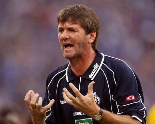 Trainer Friedhelm Funkel (Köln) verärgert Fußball 1. BL Herren Saison 2003 2004, 1. FC Köln, Vdig, Einzelbild Gelsenkirchen