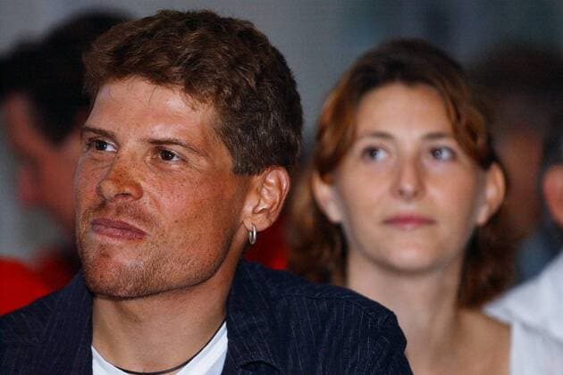 Die frisch gebackenen Eltern Jan Ullrich (Deutschland Bianchi) und Freundin Gabi Weiss, die Frau, die Ullrich den Rücken stärkt Radsport Herren Straßenradsport 2003, Straße, Rad, Empfang, Empfangen, Bankett, Vdig Gruppe Scherzingen