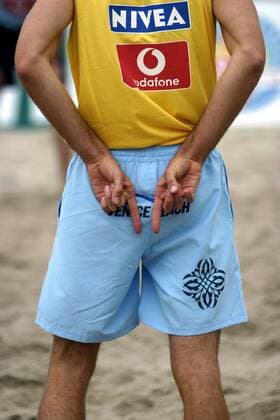 Markus Dieckmann (Moerser SC Deutschland) gibt die Taktik vor Beachvolleyball LM Herren Deutsche Meisterschaft 2003, Landesmeisterschaft, DM, Beach Einzelbild Timmendorfer Strand