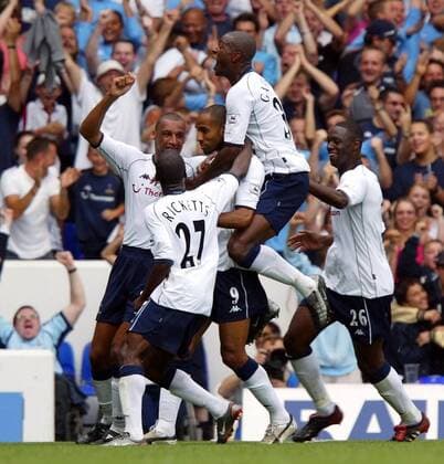 Torjubel Spurs, v.li.: Rohan Ricketts, Frederic Kanoute (9), Anthony Gardner und Ledley King Fußball Herren English Premier League 2003 2004, 1. Englische Liga, Tottenham Hotspurs, Hotspur Gruppe Tottemham Freude, Begeisterung,