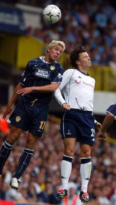 Alan Smith (li., Leeds) gegen Simon Davies (Spurs) Fußball Herren English Premier League 2003 2004, 1. Englische Liga, Tottenham Hotspurs - Leeds United 2:1, Hotspur, Gruppe Tottemham Dynamik,