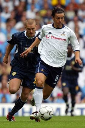 Seth Johnson (li., Leeds) gegen Helder Postiga (Spurs) Fußball Herren English Premier League 2003 2004, 1. Englische Liga, Tottenham Hotspurs - Leeds United 2:1, Hotspur, Gruppe Tottemham Dynamik,