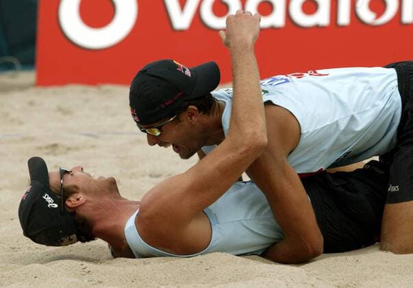 Christoph Dieckmann (li.) und Andreas Scheuerpflug (beide VC Olympia Berlin Deutschland) - Jubel Beachvolleyball LM Herren Deutsche Meisterschaft 2003, Landesmeisterschaft, DM, Beach Gruppe Timmendorfer Strand Freude, Begeisterung,
