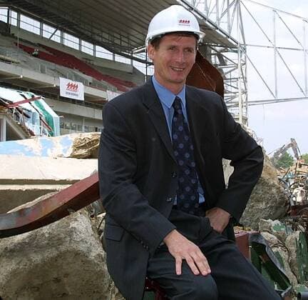Trainer Glenn Roeder (West Ham) auf der Baustelle am Upton Park Fußball Herren English Premier League 2001 2002, 1. Englische Liga, West Ham United Einzelbild London