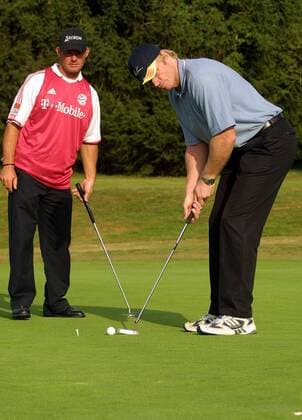 Oliver Kahn (FC Bayern München) beim Prominentengolf Fußball 1. BL Herren Alex and Friends 2003, Golf, Golfen, Freizeitgolf, Hobby, Hobbygolf, Hobbygolfen Gruppe München