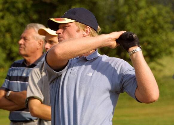 Oliver Kahn (FC Bayern München) beim Prominentengolf Fußball 1. BL Herren Alex and Friends 2003, Golf, Golfen, Freizeitgolf, Hobby, Hobbygolf, Hobbygolfen Einzelbild München