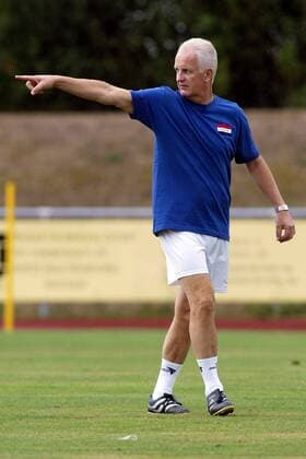Nationaltrainer Bernd Stange (Irak) gibt Anweisungen Fußball Herren Nationalmannschaftstraining 2003, Nationalmannschaft, Nationalteam, Vdig, Einzelbild Training, Trainingslager Oberstaufen Allgäu