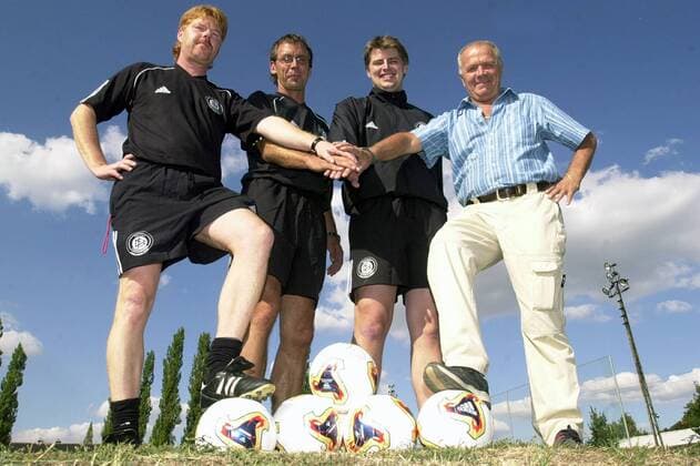 DFB-Fußballstützpunkt Bennstedt v. li.: Trainer Frank Ohenhausen, Rainhard Kansy, Raik Overbeck und Klaus Urbanczyk Fußball Herren Lokalsport 2003, Regionalsport, DFB-Fußballstützpunkt Sachsen-Anhalt, Nachwuchs, Jugend, Vdig, Gruppe Bennstedt