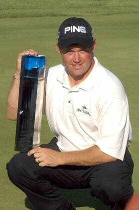 Sieger Lee Westwood (England) mit dem Pokal der BMW Open Golf Herren BMW International Open 2003, PGA European Tour, TPC of Europe, Golfen Einzelbild Golfclub Eichenried-Nord München