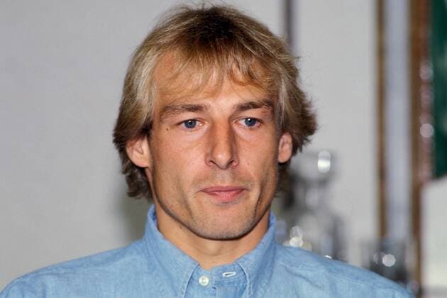 Jürgen Klinsmann (Bayern) nachdenklich Fußball 1. BL Herren DEUTSCHSPRACHIGE SPORTZEITSCHRIFTEN UND -ZEITUNGEN NUR NACH RÜCKSPRACHE, Saison 1995 1996 Porträt Aufnahmedatum geschätzt Nachdenklichkeit,