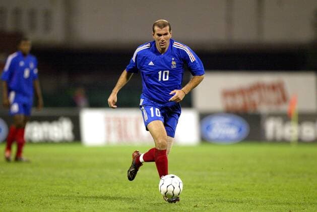 Zinedine Zidane (Frankreich) am Ball Fußball Länderspiel Herren Europameisterschaftsqualifikation 2003, Länderspiel, Qualifikation, Nationalmannschaft, Nationalteam Einzelbild Ljubljana Dynamik,  