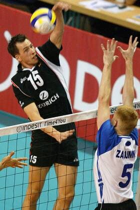 Mark Siebeck (li., Deutschland) - Schmetterball gegen den Block von Zagumny (Polen) Volleyball EM Herren Europameisterschaft 2003, Länderspiel, Nationalmannschaft, Nationalteam, Nationaltrikot, Vdig Gruppe Berlin Dynamik