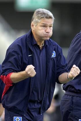 Trainer Kurt Jara (HSV) ungeduldig Fußball 1. BL Herren Saison 2003 2004, Leverkusen - Hamburger SV 0:1, Hamburg Einzelbild Leverkusen Ungeduld, Spannung