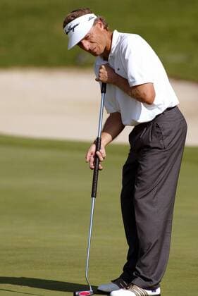 Bernhard Langer (Deutschland) - Einlochen Golf Herren Linde German Masters 2003, Golfen, PGA European Tour, TPC of Europe, Vdig Einzelbild Gut Lärchenhof Köln-Pulheim