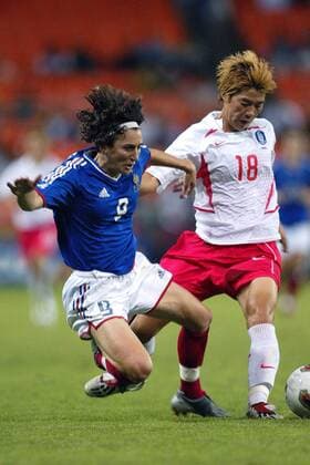 Marinette Pichon (li., Frankreich) gegen Kim Yoo Mi (Südkorea) Fußball WM Damen Weltmeisterschaft 2003, Länderspiel, Frauen, Frauenfußball, Nationalmannschaft, Nationalteam, Vdig Gruppe Washington Dynamik,  