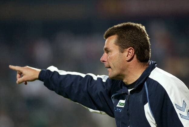 Trainer Dieter Hecking (Lübeck) gibt Anweisungen Fußball 2. BL Herren Saison 2003 2004, Berlin - VfB Lübeck 1:2, Vdig Einzelbild Berlin