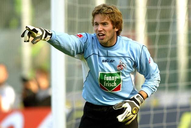 Torwart Stefan Wessels (Köln) dirigiert seine Vorderleute Fußball 1. BL Herren Saison 2003 2004, 1. FC Köln, Vdig Einzelbild Köln