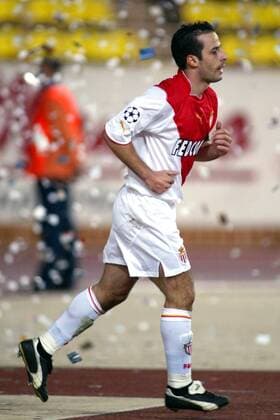Ludovic Giuly (Monaco) im Konfettiregen Fußball EC 1 Herren Champions League 2003 2004, AS Monaco, Einzelbild Monte Carlo Dynamik,  
