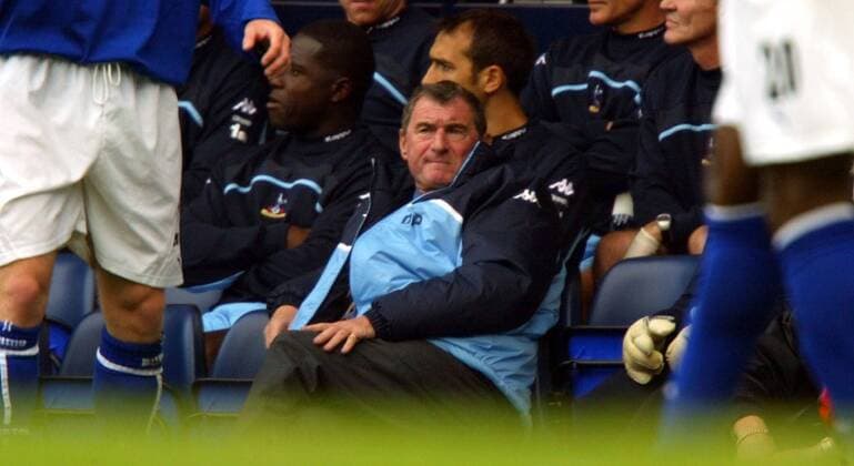 Betreuer David Pleat (Spurs) betrachtet das Geschehen Fußball Herren English Premier League 2003 2004, 1. Englische Liga, Tottenham Hotspur, Hotspurs, Einzelbild London