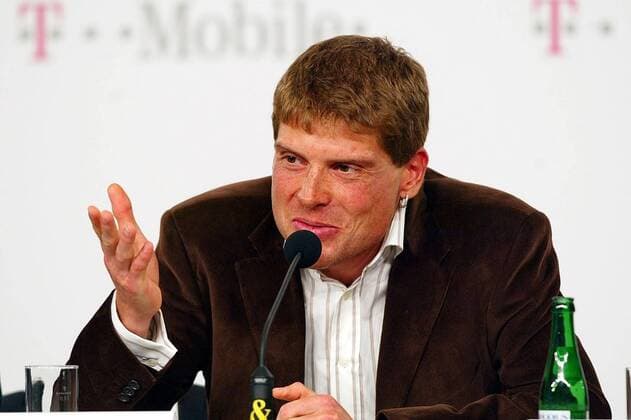 Jan Ullrich (Deutschland T Mobile) Radsport Herren Straßenradsport 2003, Rad, Straße, Pressekonferenz, PK, Pressetermin, Vorstellung, Vdig Einzelbild Präsentation Bonn