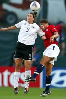 Birgit Prinz (Deutschland, li.) gegen Shannon Boxx (USA) Fußball WM Damen Weltmeisterschaft 2003, Länderspiel, Nationalmannschaft, Nationalteam, Nationaltrikot, Halbfinale Gruppe Portland Dynamik,
