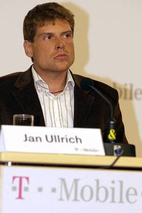 Jan Ullrich (Deutschland T Mobile) während der Pressekonferenz seines neuen Rennstalls Radsport Herren Straßenradsport 2003, Rad, Straße, Pressekonferenz, PK, Pressetermin, Vdig, Einzelbild Bonn