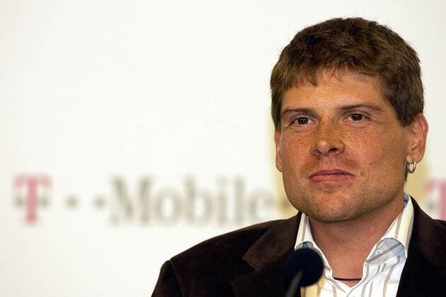 Jan Ullrich (Deutschland T Mobile) während der Pressekonferenz seines neuen Rennstalls Radsport Herren Straßenradsport 2003, Rad, Straße, Pressekonferenz, PK, Pressetermin, Vdig, Einzelbild Bonn